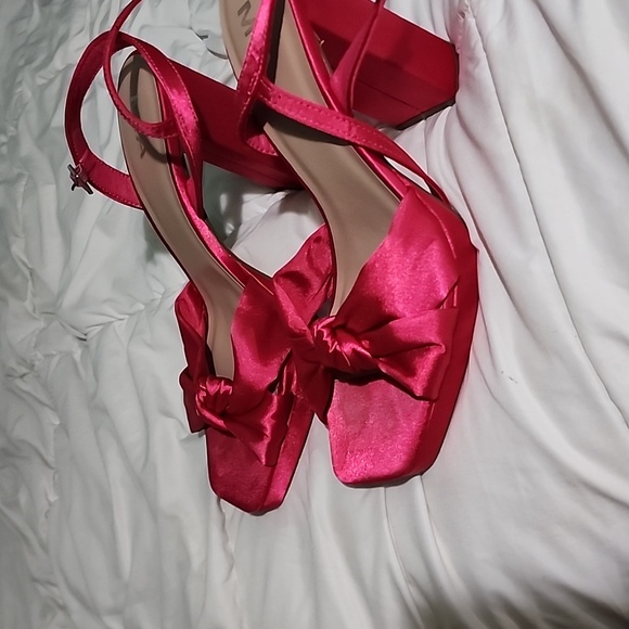 Heels - Picture 2 of 3